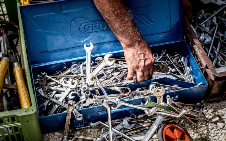 Outils indispensables pour petits travaux à la maison