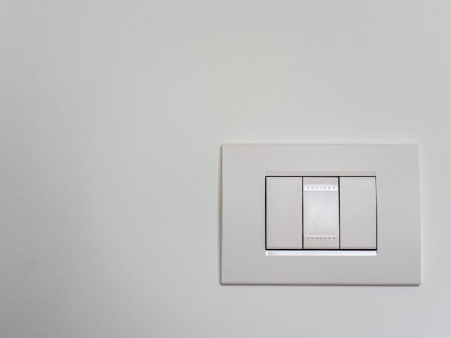 Installer un interrupteur Legrand soi‑même — guide pratique