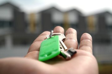 Loyers prohibitifs à Lourdes : pèlerins en difficulté face à la crise