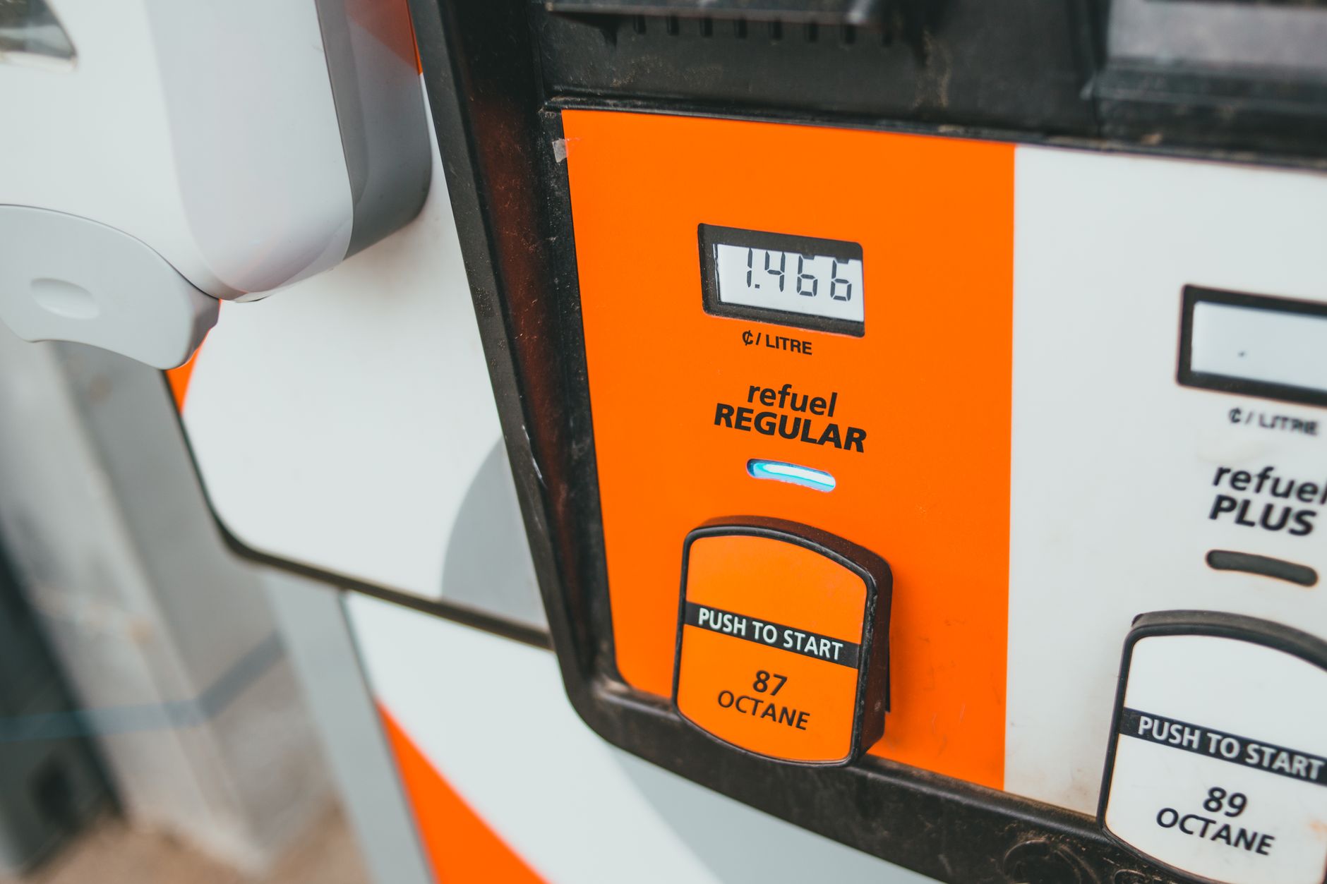 Carburants : Comment les ménages peuvent-ils survivre à la flambée des prix ?
