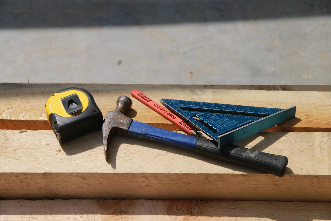Trousse d'outils essentielle pour petits travaux à petit budget