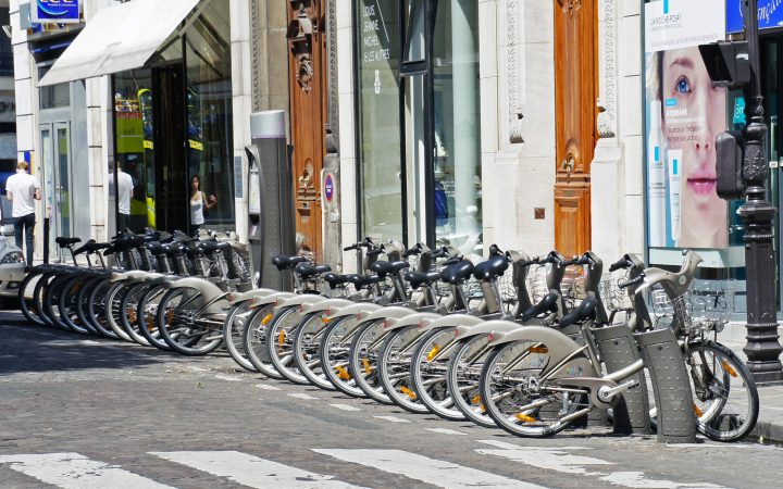 Vélib’ ou Cityscoot : choisir selon vos déplacements urbains