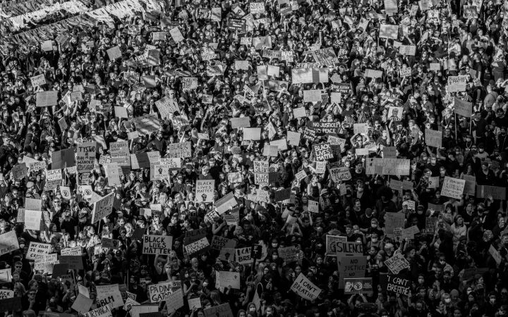 Émeutes du 17 octobre : le projet de loi qui pourrait faire payer les casseurs face à un blocage constitutionnel